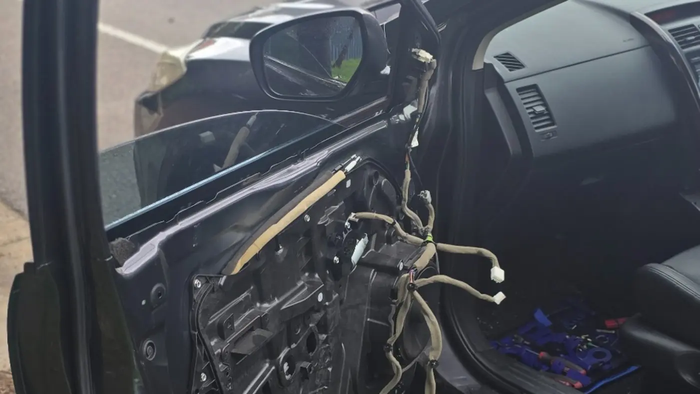 Mobile Motive diagnosing door wiring and a failed electric window regulator